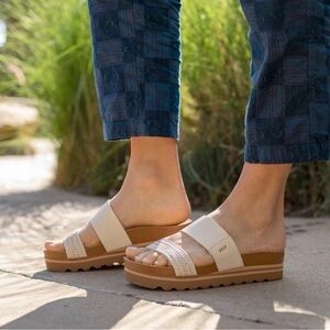 REEF Cushion Vista Hi Sandals Women’s 8 Beige Vegan Leather Platform Slip On